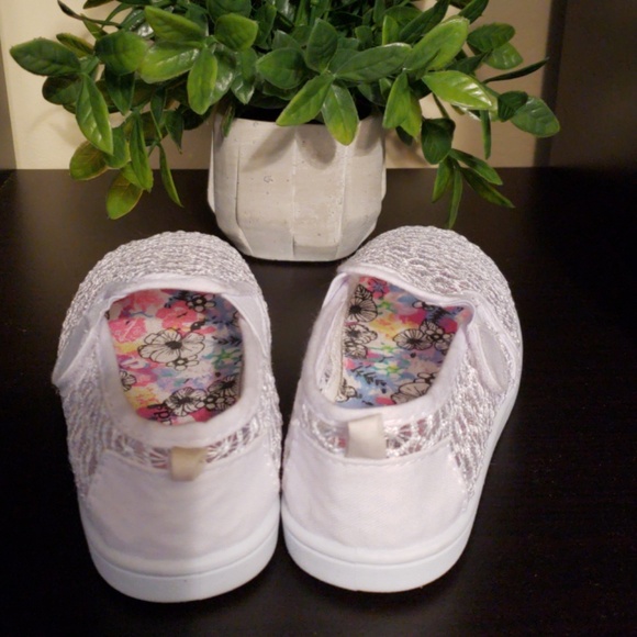 Shoes - Picture 3 of 4